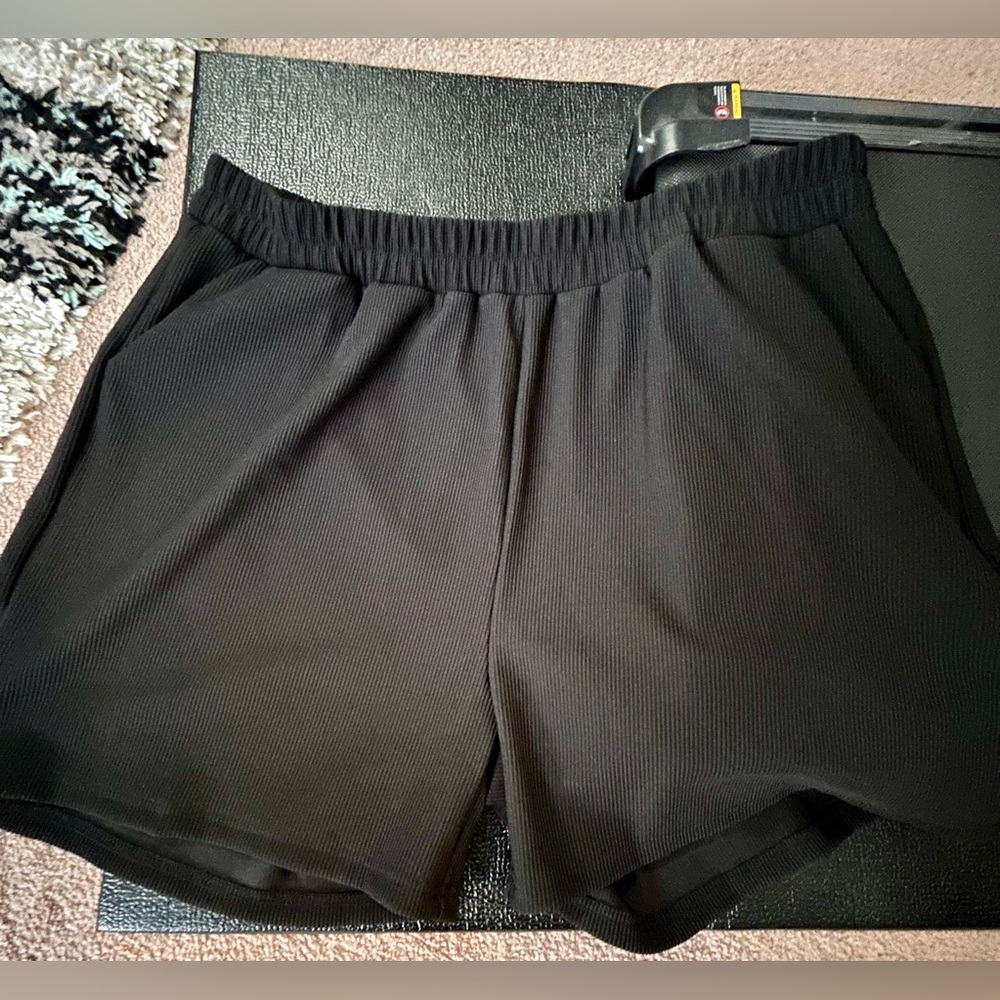 Zenana Outfitters Black Ribbed Shorts NWOT